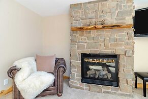 Base Camp by Avantstay Magical Cabin w/ Sauna, Hot Tub & Close to Snow