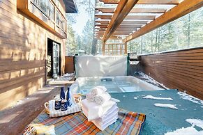 Base Camp by Avantstay Magical Cabin w/ Sauna, Hot Tub & Close to Snow