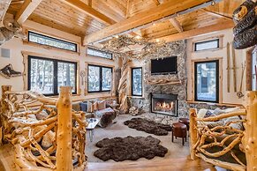 Base Camp by Avantstay Magical Cabin w/ Sauna, Hot Tub & Close to Snow