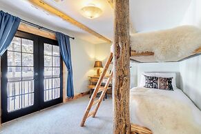 Base Camp by Avantstay Magical Cabin w/ Sauna, Hot Tub & Close to Snow