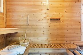 Base Camp by Avantstay Magical Cabin w/ Sauna, Hot Tub & Close to Snow