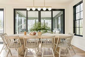 Forget-me-not by Avantstay Bold Lakefront Escape