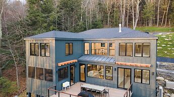 Forget-me-not by Avantstay Bold Lakefront Escape