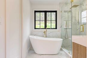 Forget-me-not by Avantstay Bold Lakefront Escape