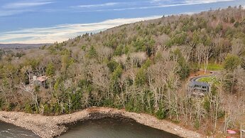 Forget-me-not by Avantstay Bold Lakefront Escape