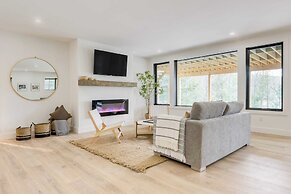 Forget-me-not by Avantstay Bold Lakefront Escape