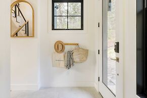 Forget-me-not by Avantstay Bold Lakefront Escape