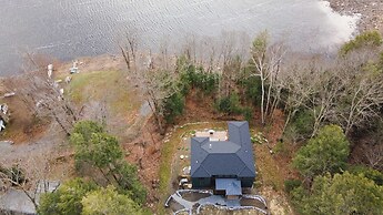 Forget-me-not by Avantstay Bold Lakefront Escape