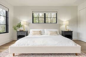 Forget-me-not by Avantstay Bold Lakefront Escape