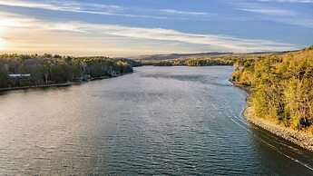 Forget-me-not by Avantstay Bold Lakefront Escape