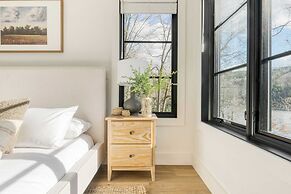 Forget-me-not by Avantstay Bold Lakefront Escape