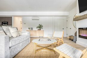 Forget-me-not by Avantstay Bold Lakefront Escape