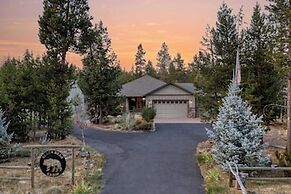 Hot Tub, Air Hockey, Foosball, Deck Lounge Near Sunriver & Mt. Bachelo