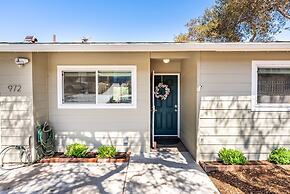 Cozy Oaks - A Coastal Getaway With Idyllic Scenery!