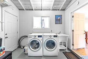 Cozy Oaks - A Coastal Getaway With Idyllic Scenery!