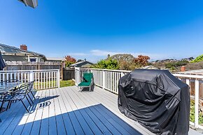 Cozy Oaks - A Coastal Getaway With Idyllic Scenery!