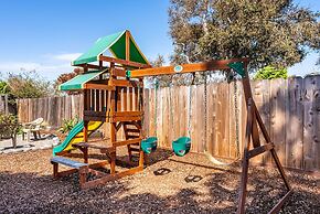 Cozy Oaks - A Coastal Getaway With Idyllic Scenery!