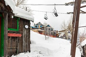 Ski-in/ski-out Miners Cabin