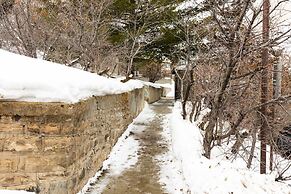 Ski-in/ski-out Miners Cabin