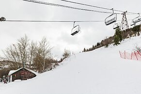 Ski-in/ski-out Miners Cabin