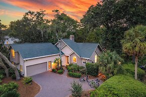 Hilton Lagoon by Avantstay Designer Home w/ Luxe Pool in Hilton Head