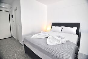 Zennova  Sirene Luxury Studios