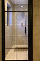 Kannas Mani-Luxury Suites- Adults friendly 14+