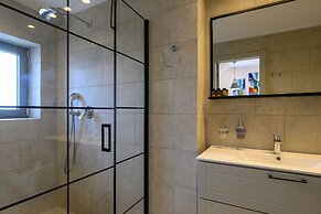 Kannas Mani-Luxury Suites- Adults friendly 14+