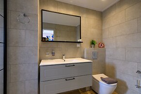 Kannas Mani-Luxury Suites- Adults friendly 14+