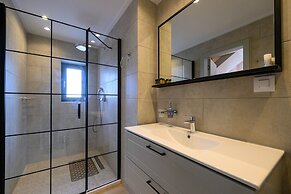 Kannas Mani-Luxury Suites- Adults friendly 14+