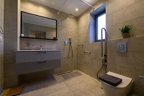 Kannas Mani-Luxury Suites- Adults friendly 14+