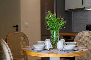 Kannas Mani-Luxury Suites- Adults friendly 14+