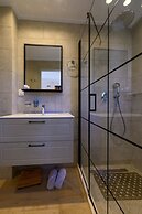 Kannas Mani-Luxury Suites- Adults friendly 14+