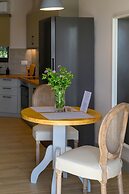 Kannas Mani-Luxury Suites- Adults friendly 14+