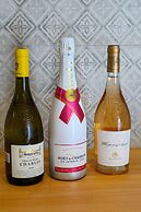 Kannas Mani-Luxury Suites- Adults friendly 14+