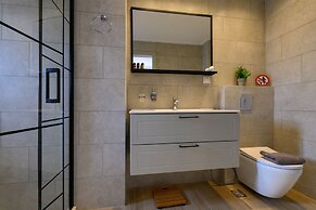 Kannas Mani-Luxury Suites- Adults friendly 14+