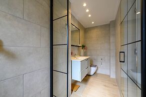 Kannas Mani-Luxury Suites- Adults friendly 14+