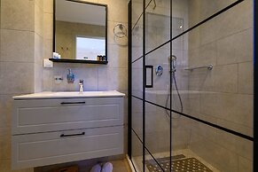 Kannas Mani-Luxury Suites- Adults friendly 14+