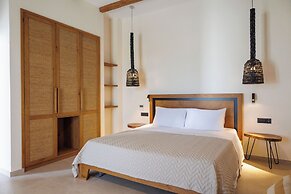 Kouros Blanc Resort & Suites