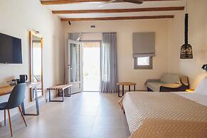 Kouros Blanc Resort & Suites