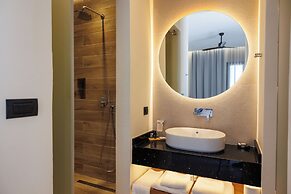 Kouros Blanc Resort & Suites