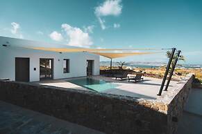 Kouros Blanc Resort & Suites