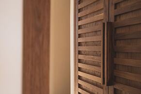 Kouros Blanc Resort & Suites