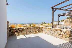 Kouros Blanc Resort & Suites