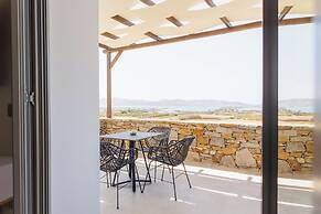 Kouros Blanc Resort & Suites