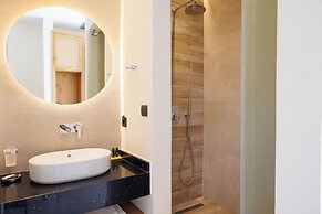 Kouros Blanc Resort & Suites