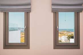 Kouros Blanc Resort & Suites