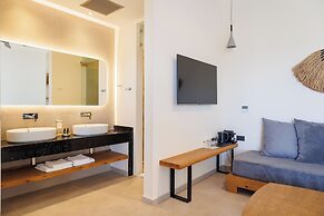 Kouros Blanc Resort & Suites