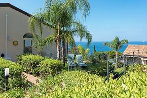 Luxury sea View, With Infinity Pool in Sicily