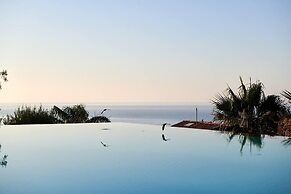 Luxury sea View, With Infinity Pool in Sicily